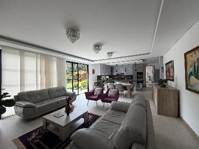 Casa de 4 alcobas en venta en Guayabito Sector La Lorena, Rionegro, 236 m² · foto 8 de 14
