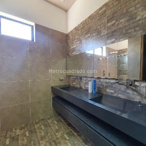 Casa de 4 alcobas en venta en Llanogrande, Rionegro, 540 m² · foto 13 de 20