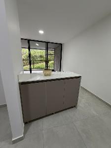 Apartamento de 1 alcoba en venta en Loma Del Escobero, Envigado, 64 m² · foto 2 de 8