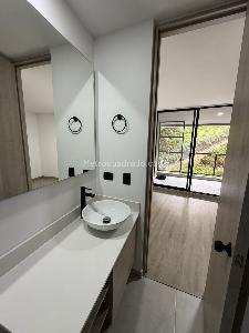 Apartamento de 1 alcoba en venta en Loma Del Escobero, Envigado, 64 m² · foto 3 de 8
