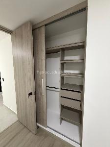 Apartamento de 1 alcoba en venta en Loma Del Escobero, Envigado, 64 m² · foto 4 de 8