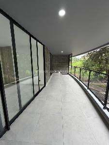 Apartamento de 1 alcoba en venta en Loma Del Escobero, Envigado, 64 m² · foto 5 de 8