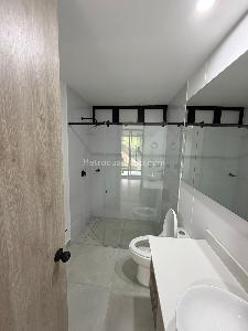 Apartamento de 1 alcoba en venta en Loma Del Escobero, Envigado, 64 m² · foto 8 de 8