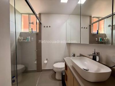 Apartamento de 2 alcobas en venta en El Poblado, Medellín, 125 m² · foto 8 de 9