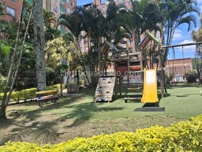 Apartamento de 3 alcobas en venta en Loma De Los Bernal, Medellín, 80 m² · foto 10 de 10