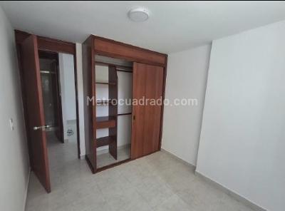 Apartamento de 3 alcobas en venta en Loma De Los Bernal, Medellín, 80 m² · foto 5 de 10