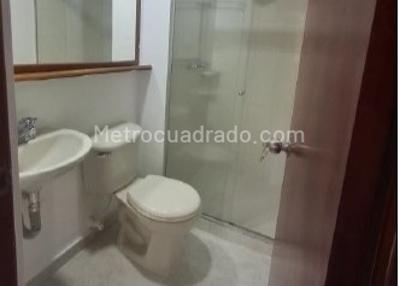 Apartamento de 3 alcobas en venta en Loma De Los Bernal, Medellín, 80 m² · foto 7 de 10