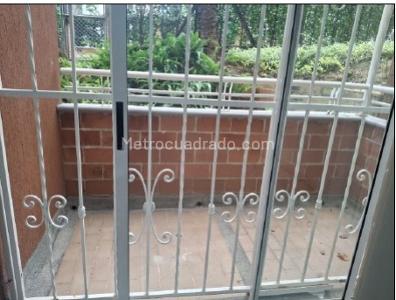 Apartamento de 3 alcobas en venta en Loma De Los Bernal, Medellín, 80 m² · foto 8 de 10