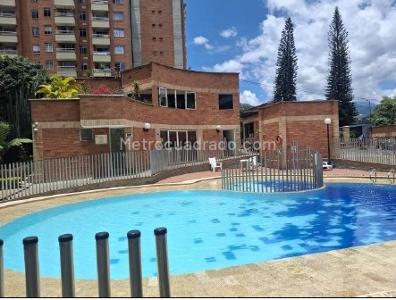 Apartamento de 3 alcobas en venta en Loma De Los Bernal, Medellín, 80 m² · foto 9 de 10
