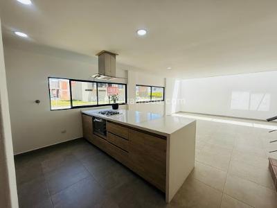 Casa de 4 alcobas en venta en Barro Blanco, Rionegro, 250 m² · foto 2 de 16