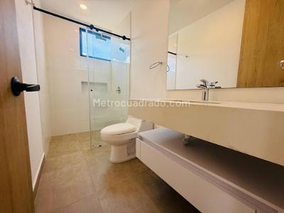 Casa de 4 alcobas en venta en Barro Blanco, Rionegro, 250 m² · foto 8 de 16