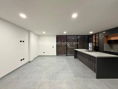 Casa de 4 alcobas en venta en Barro Blanco, Rionegro, 235 m² · foto 2 de 12