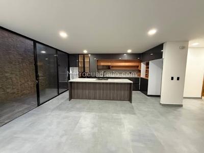 Casa de 4 alcobas en venta en Barro Blanco, Rionegro, 235 m² · foto 3 de 12