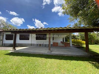 Casa de 3 alcobas en venta en El Capiro, Rionegro, 200 m² · foto 2 de 13