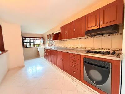 Casa de 3 alcobas en venta en El Capiro, Rionegro, 200 m² · foto 3 de 13