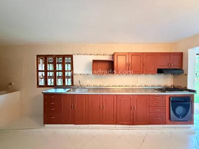 Casa de 3 alcobas en venta en El Capiro, Rionegro, 200 m² · foto 4 de 13