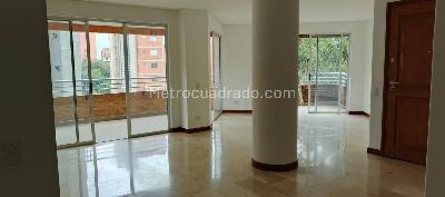 Apartamento de 4 alcobas en venta en Laureles, Medellín, 160 m² · foto 2 de 15