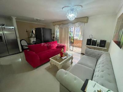 Apartamento de 3 alcobas en venta en Laureles, Medellín, 133 m² · foto 2 de 20