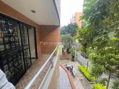 Apartamento de 3 alcobas en venta en Laureles, Medellín, 133 m² · foto 3 de 20