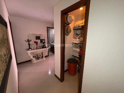 Apartamento de 3 alcobas en venta en Laureles, Medellín, 133 m² · foto 11 de 20