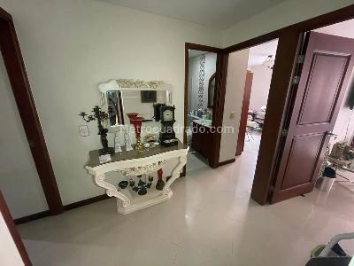 Apartamento de 3 alcobas en venta en Laureles, Medellín, 133 m² · foto 12 de 20