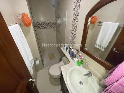 Apartamento de 3 alcobas en venta en Laureles, Medellín, 133 m² · foto 13 de 20