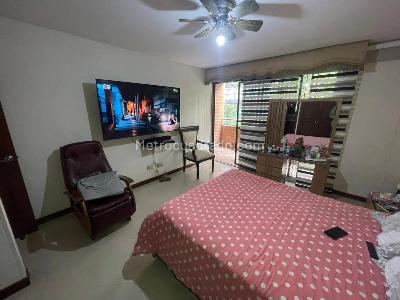 Apartamento de 3 alcobas en venta en Laureles, Medellín, 133 m² · foto 16 de 20