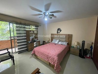 Apartamento de 3 alcobas en venta en Laureles, Medellín, 133 m² · foto 18 de 20