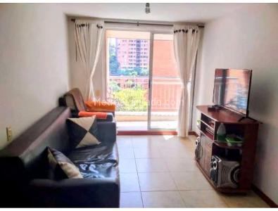 Apartamento de 3 alcobas en venta en Loma De Los Bernal, Medellín, 78 m² · foto 2 de 20