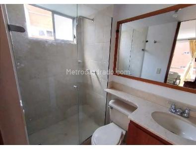 Apartamento de 3 alcobas en venta en Loma De Los Bernal, Medellín, 78 m² · foto 8 de 20