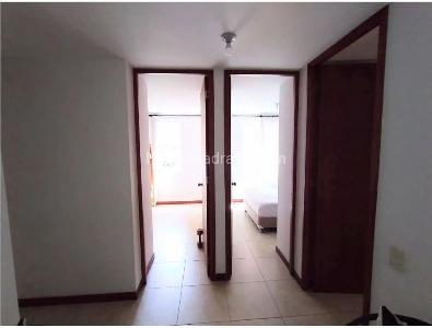 Apartamento de 3 alcobas en venta en Loma De Los Bernal, Medellín, 78 m² · foto 13 de 20