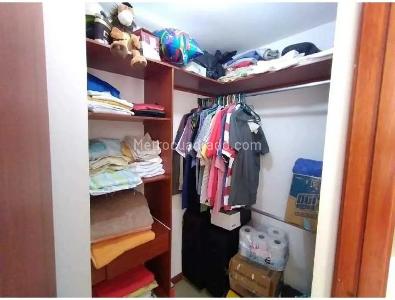 Apartamento de 3 alcobas en venta en Loma De Los Bernal, Medellín, 78 m² · foto 18 de 20