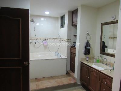 Apartamento de 4 alcobas en venta en Laureles, Medellín, 237 m² · foto 8 de 20