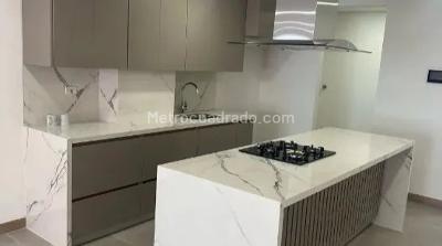 Apartamento de 3 alcobas en venta en La Castellana, Medellín, 125 m² · foto 2 de 11