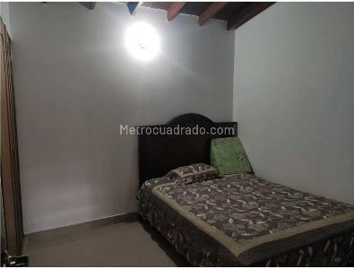 Casa de 5 alcobas en venta en Alameda, Medellín, 218 m² · foto 2 de 20
