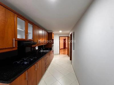 Apartamento de 4 alcobas en venta en Laureles, Medellín, 137 m² · foto 2 de 20
