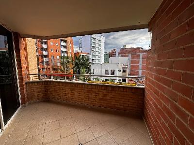 Apartamento de 4 alcobas en venta en Laureles, Medellín, 137 m² · foto 8 de 20
