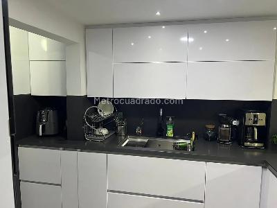 Casa de 3 alcobas en venta en San Nicolas, Rionegro, 245 m² · foto 2 de 20
