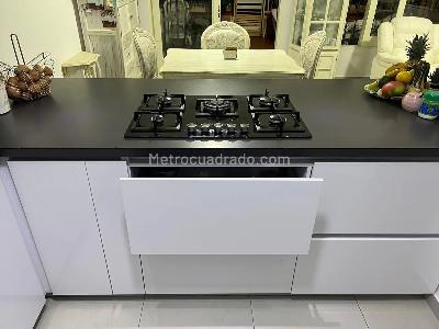 Casa de 3 alcobas en venta en San Nicolas, Rionegro, 245 m² · foto 4 de 20