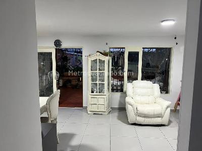 Casa de 3 alcobas en venta en San Nicolas, Rionegro, 245 m² · foto 18 de 20