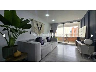 Apartamento en venta en Loma De Los Bernal, Medellín · foto 2 de 16