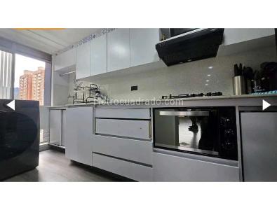 Apartamento en venta en Loma De Los Bernal, Medellín · foto 11 de 16