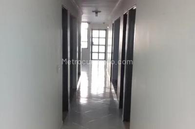 Casa de 5 alcobas en venta en La America, Medellín, 210 m² · foto 3 de 17