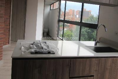 Apartaestudio en venta en Laureles, Medellín, 53 m² · foto 2 de 9