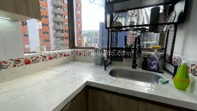 Apartamento de 3 alcobas en venta en Loma De Los Bernal, Medellín, 68 m² · foto 12 de 17