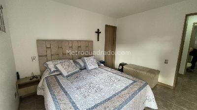 Apartamento de 3 alcobas en venta en Loma De Los Bernal, Medellín, 68 m² · foto 14 de 17