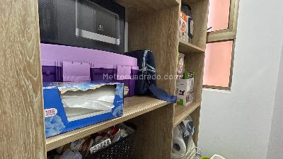 Apartamento de 3 alcobas en venta en Loma De Los Bernal, Medellín, 68 m² · foto 4 de 17