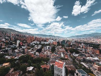 Apartamento de 2 alcobas en venta en El Poblado, Medellín, 95 m² · foto 6 de 19