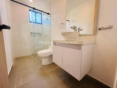 Casa de 4 alcobas en venta en El Porvenir, Rionegro, 250 m² · foto 3 de 4
