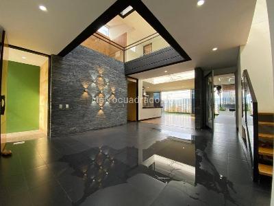 Casa de 4 alcobas en venta en El Atravesado, Envigado, 380 m² · foto 10 de 20